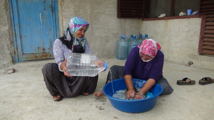 Su Sıkıntısı Çeken Köylüler Taşıma Su İle İhtiyacını Karşılıyor