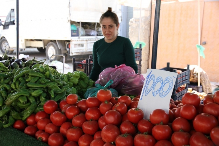 Kızıltepe’de Kadın Pazarcıların Ekmek Mücadelesi Takdir Topluyor