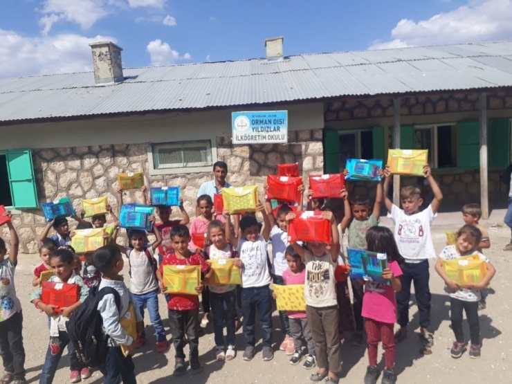 Sosyal Projelerin Öncüsü Ceylan Karavil Park Köy Çocuklarını Mutlu Etti