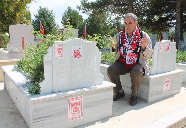 52 Yıl Önce Maçta Ölen Sivasspor Taraftarlarını Tek Başına Andı