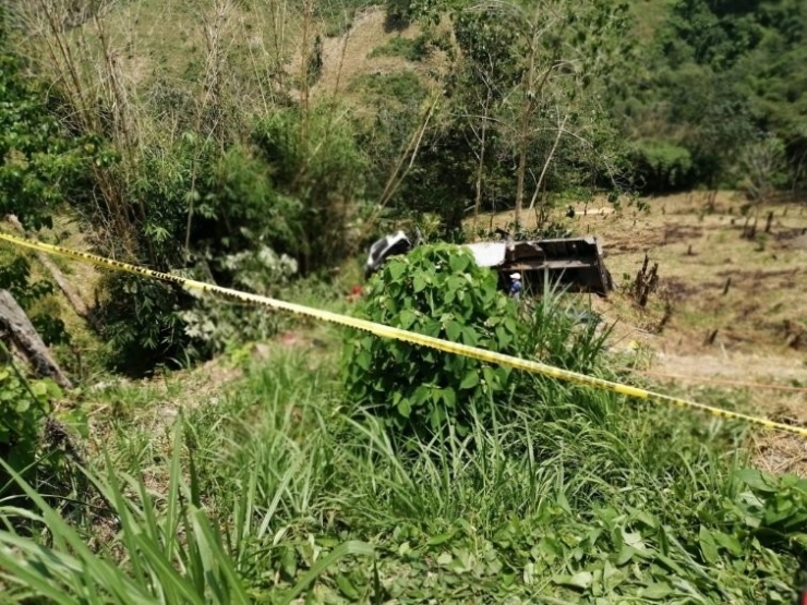 Filipinler’de Kamyon Uçurumdan Yuvarlandı : 20 Ölü