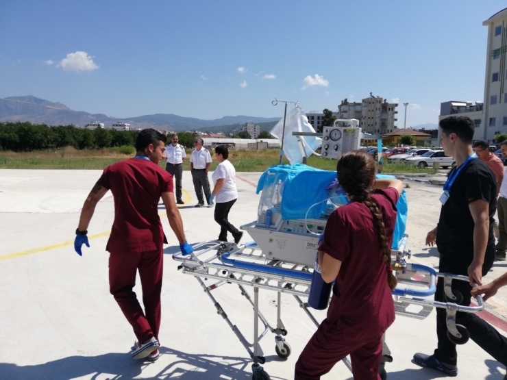 400 Gram Doğan Prematüre Bebek İçin Ambulans Helikopter Havalandı
