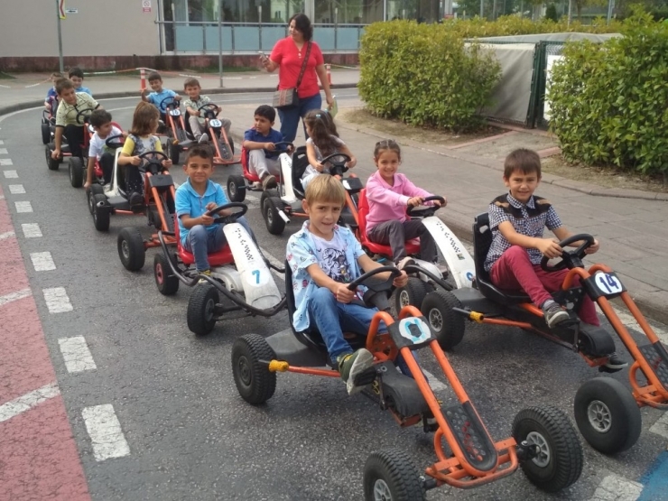 Geleceğin Bilinçli Sürücüleri Serdivan Trafik Park’ta Eğitiliyor