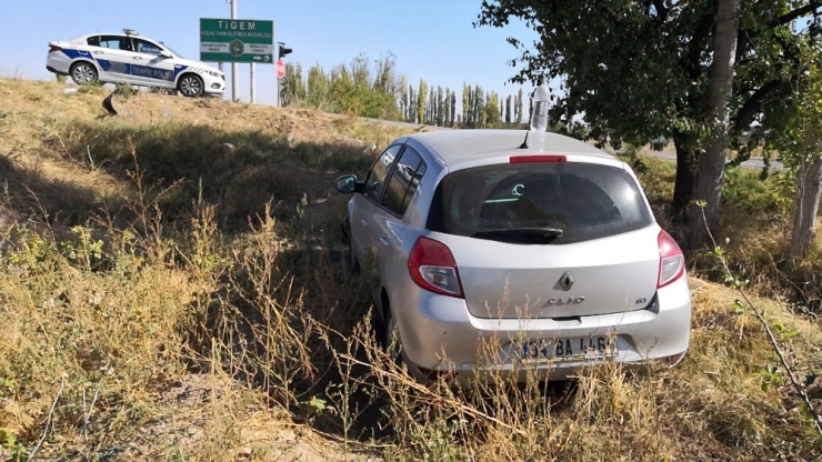 Aksaray’da Otomobil Şarampole Düştü: 1 Yaralı