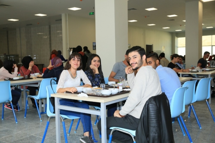 Bayburt Üniversitesi Kültür Merkezi 1500 Kişilik Yemekhaneyle Hizmete Başladı