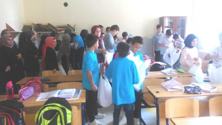 Hisarcık’ta 112 Öğrenciye Kırtasiye Malzemesi Yardımı