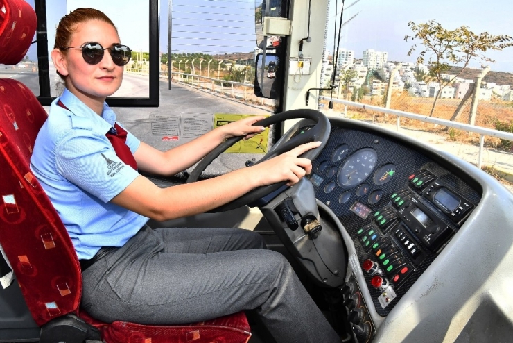 İzmir’de Kadın Şoför Dönemi