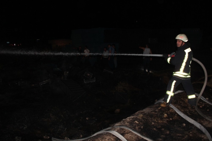 Alaşehir’de Plastik Kasa İmalathanesinde Yangın