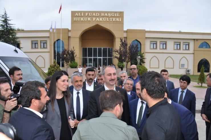 Adalet Bakanı Abdulhamit Gül: “Ali Fuad Başgil Hukuk Fakültesini Daha Da Yukarıda Görmek İstiyoruz”