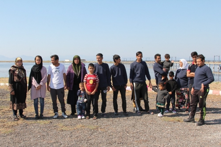 Ayvalık’ta 18 Kişilik Bir Aile Olan Göçmen Grubu Yakalandı
