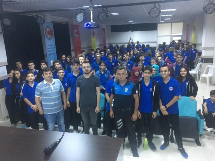 Antalya Polisi Liseli Gençlere Seminer Verdi
