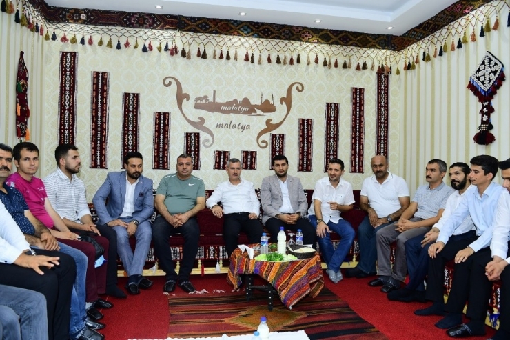 Başkan Çınar, Gençlik Ve Eğitim Derneği Üyeleriyle Bir Araya Geldi