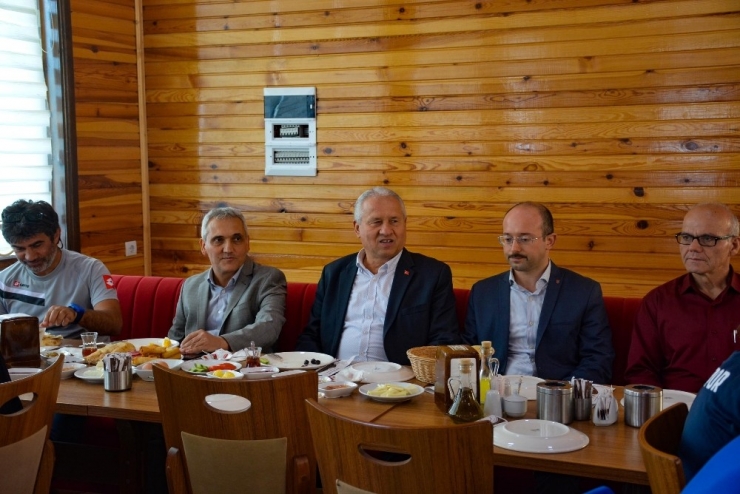 Yenice Belediye Başkanı Çaylı’dan Karabükspor’a Moral Kahvaltısı