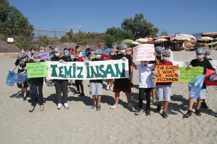Alanya’da Çocuklar Sahil Temizliği Yaparak, Çevre Kirliliğine Dikkat Çekti