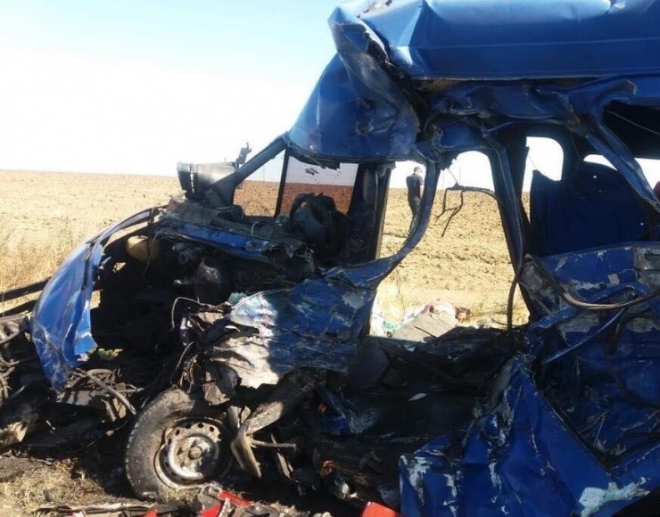 Ukrayna’da Tır İle Minibüs Çarpıştı: 9 Ölü