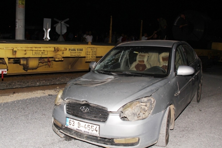 Tarsus’ta Tren İle Otomobil Çarpıştı: 4 Yaralı