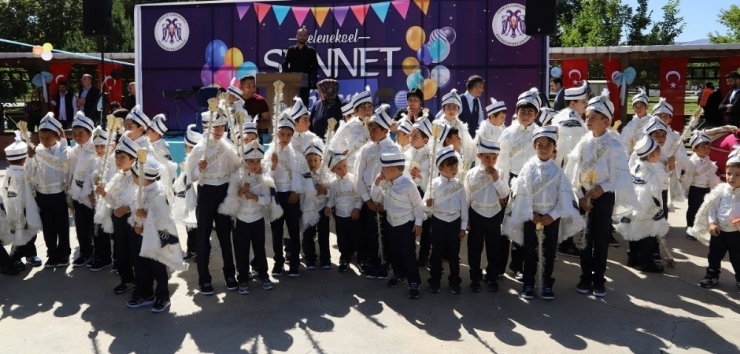 Erzincan Belediyesi Sünnet Şöleni Yaptı