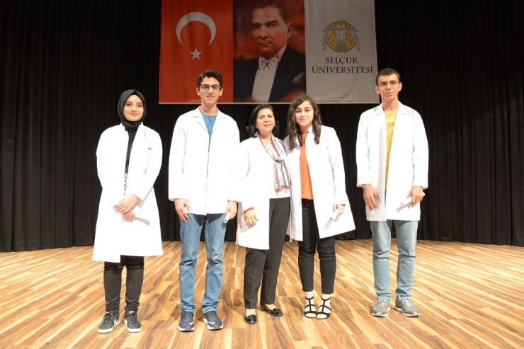 Tıp Öğrencilerinin Beyaz Önlük Giyme Heyecanı