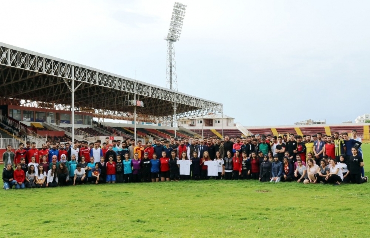Van Büyükşehir Belediyesi 150 Sporcuyu Üniversiteli Yaptı