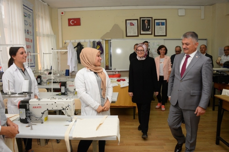 Türkiye’nin İlk Ve Tek Oto Test Ve Ekspertiz Eğitimi Veren Okulu Bigadiç’te