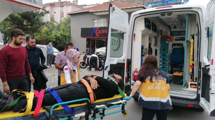 Gebze’de Motosikletle Kamyonet Çarpıştı: 1 Yaralı