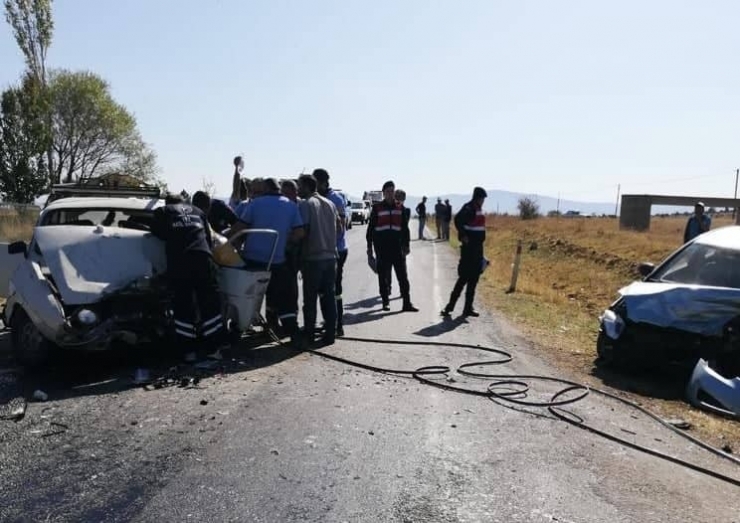 Çavdarhisar’da Trafik Kazası:3 Yaralı