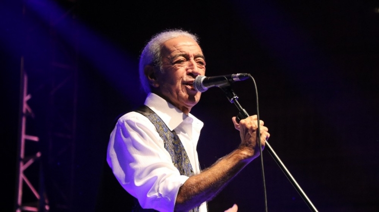 Altın Safran Festivali’nde Edip Akbayram Rüzgarı Esti