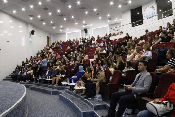 Kütahya’da Öğretmenlere ‘Disleksi Ve Öğretim Teknikleri’ Konulu Konferans