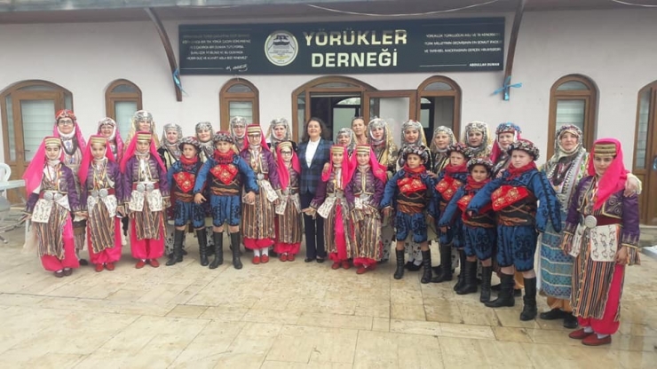 Başçayır Ortaokulu, Antalya Yörük Festivali’ni Renklendirdi