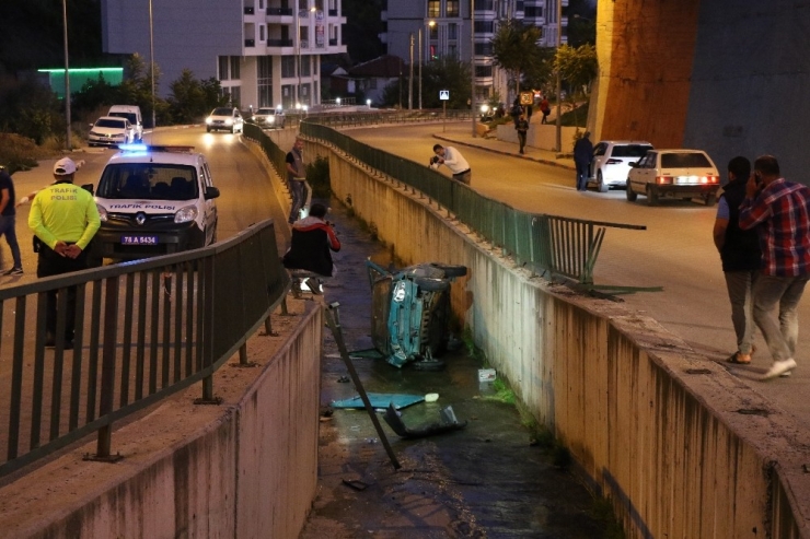 Karabük’te Otomobil Su Kanalına Düştü: 1 Yaralı