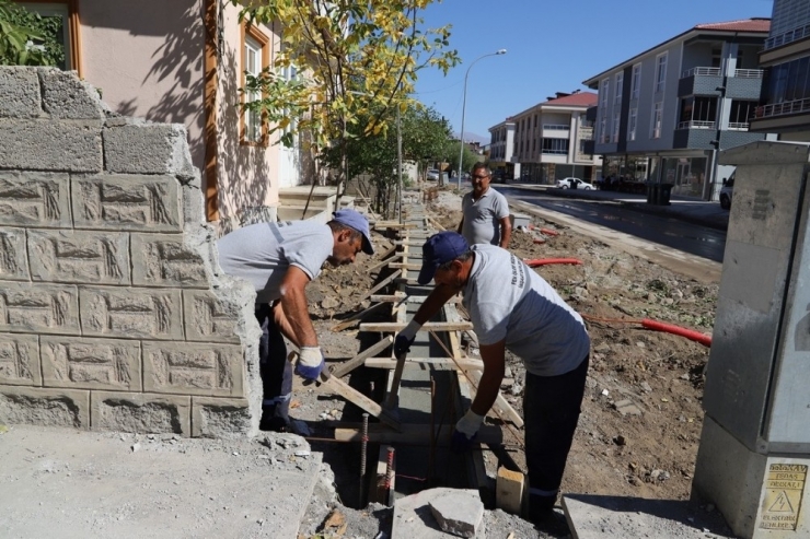 Erzincan’da Yol Genişletme Çalışmaları Devam Ediyor