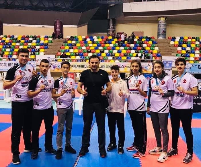 Ispartalı Sporcular, Karate 34 Süper Lig’den 11 Madalya İle Döndü