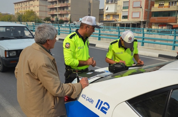 Turgutlu’da Yaya Önceliğine Uymayan Sürücülere Ceza