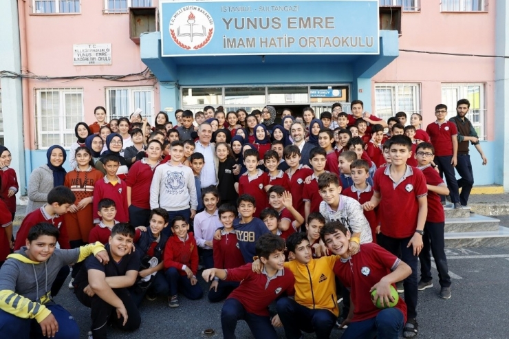 Sultangazi’de Okullara 93 Ton Temizlik Malzemesi Desteği
