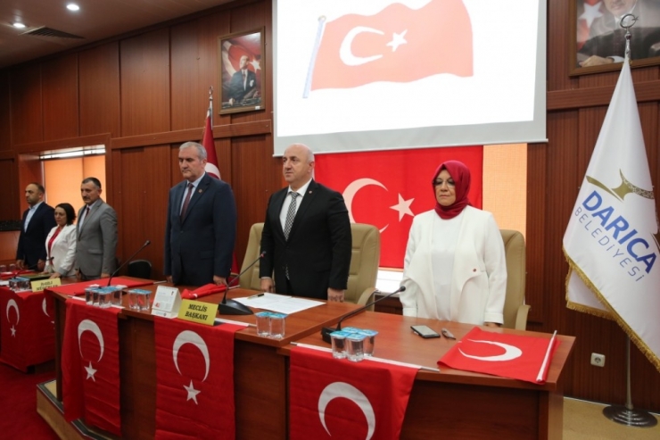 Darıca Belediyesi Meclisinden Mehmetçiğe Asker Selamı