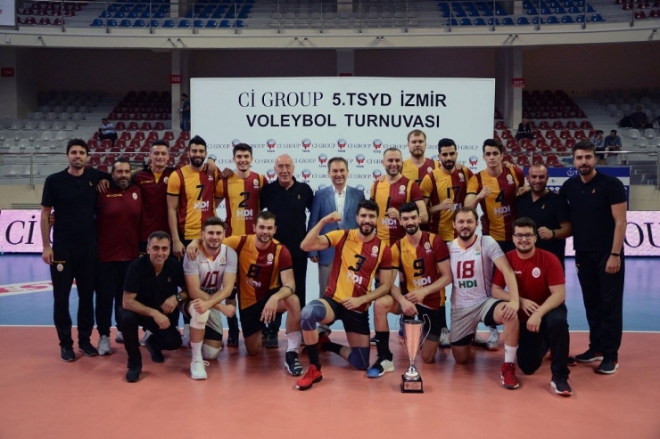 Tsyd İzmir Voleybol Turnuvasında Galatasaray Hdı Sigorta Şampiyon Oldu