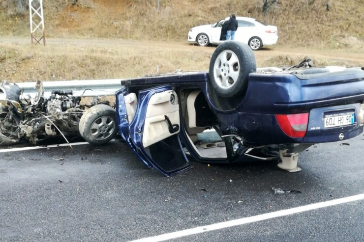 Kayganlaşan Yolda Kontrolden Çıkan Otomobil Takla Attı: 5 Yaralı