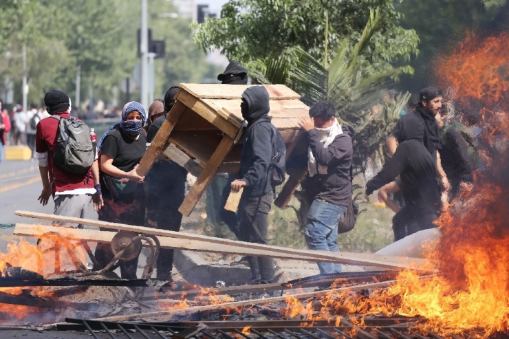 Şili’deki Protestolarda Süper Market Yakıldı: 3 Ölü