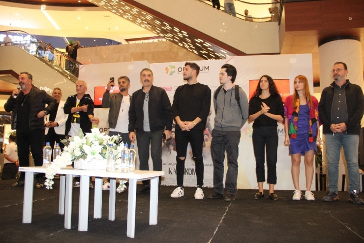İzmir’de Cem Yılmaz’lı "Karakomik Filmler" Galası