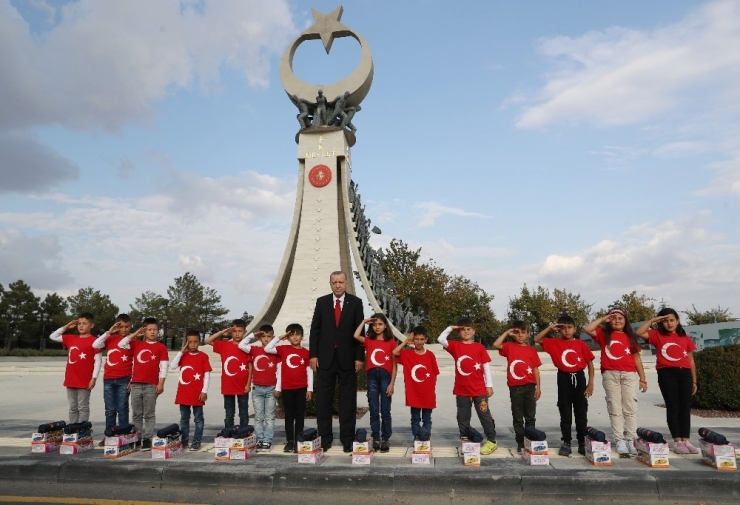 Cumhurbaşkanı Erdoğan’a Öğrencilerden Asker Selamı