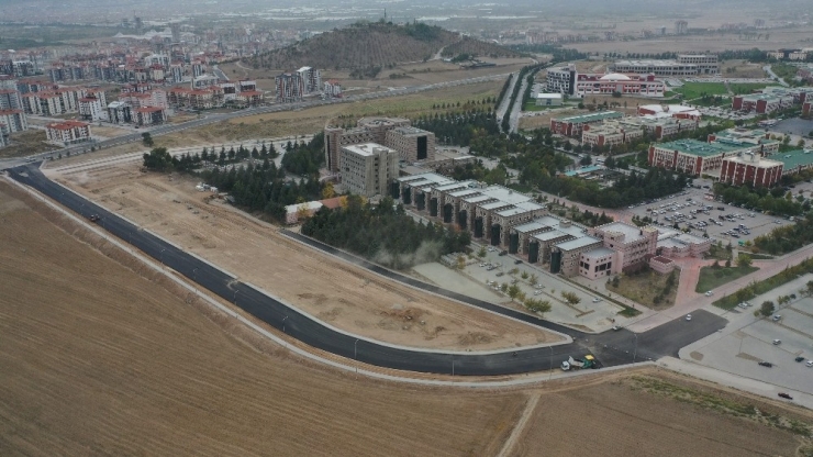 Isparta Belediyesi, Üniversite Kampüslerini Asfaltladı