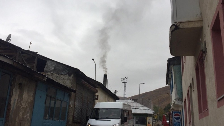 Soğuk Hava Etkisini Gösterdi, Karlıova’da Sobalar Kuruldu