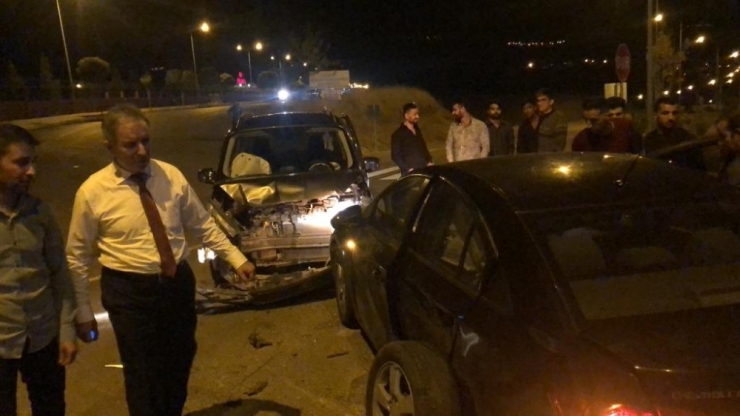 Siirt’te İki Araç Çarpıştı: 4 Yaralı
