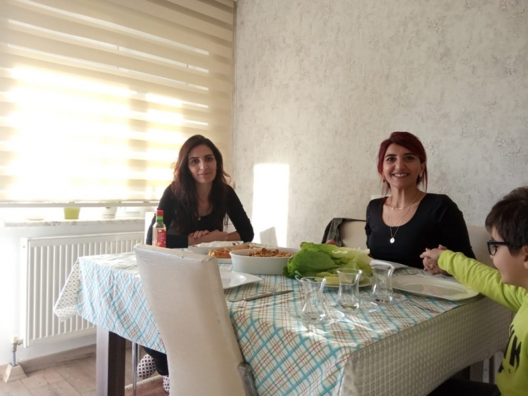 Tunceli’de Bin Öğretmen, Öğrencilerini Evde Ziyaret Etti