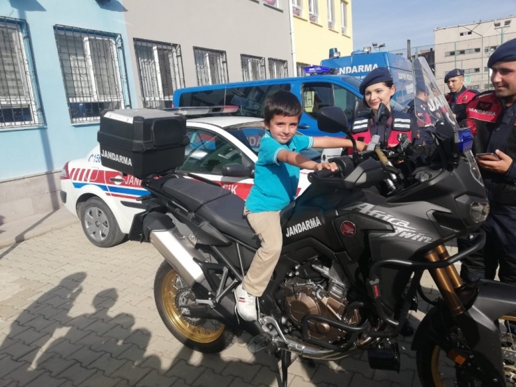 İlkokul Öğrencilerine Jandarma Tanıtıldı