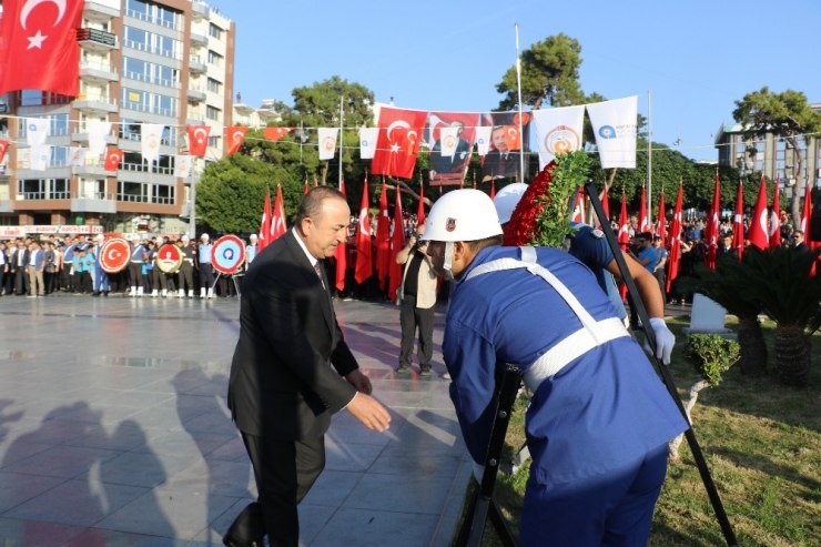 Bakan Çavuşoğlu, Antalya’da Atatürk’ü Anma Törenine Katıldı