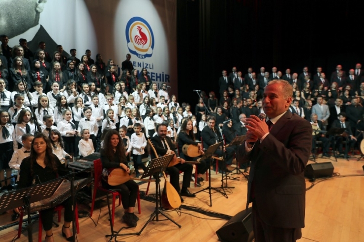 Büyükşehir Konservatuvarı Atatürk’ün Sevdiği Şarkıları Seslendirdi