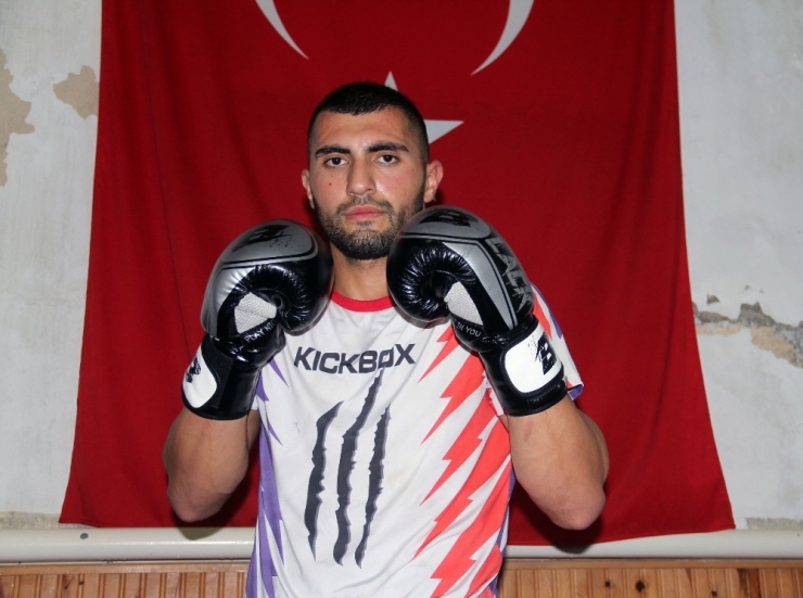 Azerbaycanlı Aykhan Mammadov, 2019 Dünya Kick Boks Şampiyonası’na Giresun’da Hazırlanıyor