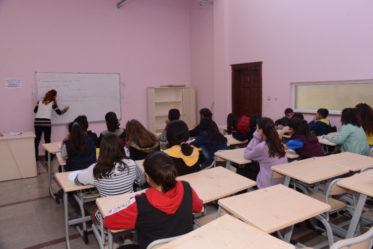 Diyarbakır Büyükşehir Belediyesi’nden Öğrencilere Ücretsiz Kurs