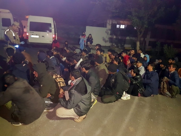 Diyarbakır’da 69 Düzensiz Göçmen Yakalandı